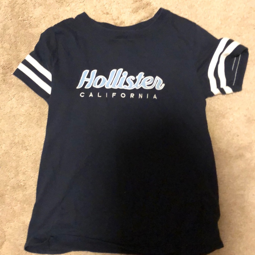 Navy hollister t shirt